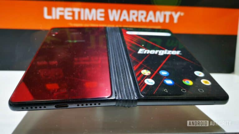 Elle Me Suce Dans L Avion Energizer a aussi un téléphone pliable, et il ne suce pas complètement