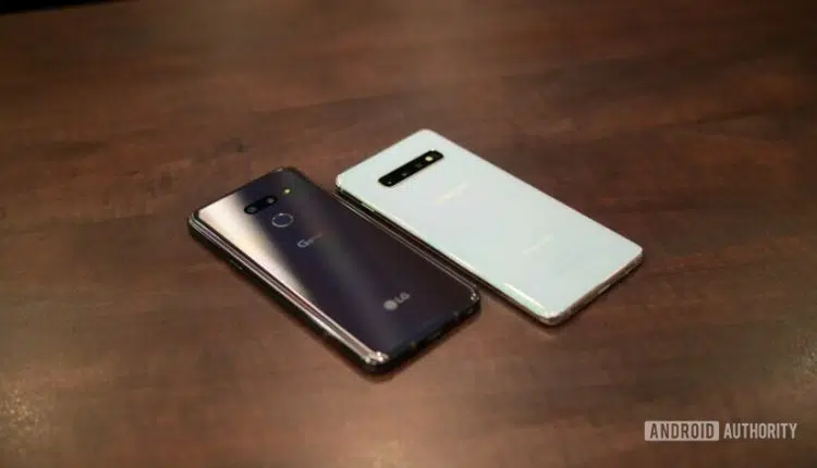 LG G8 ThinQ vs Samsung Galaxy S10 rear panel