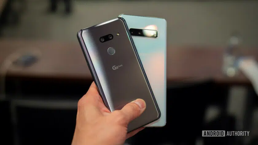 LG G8 ThinQ vs Samsung Galaxy S10 rear panel