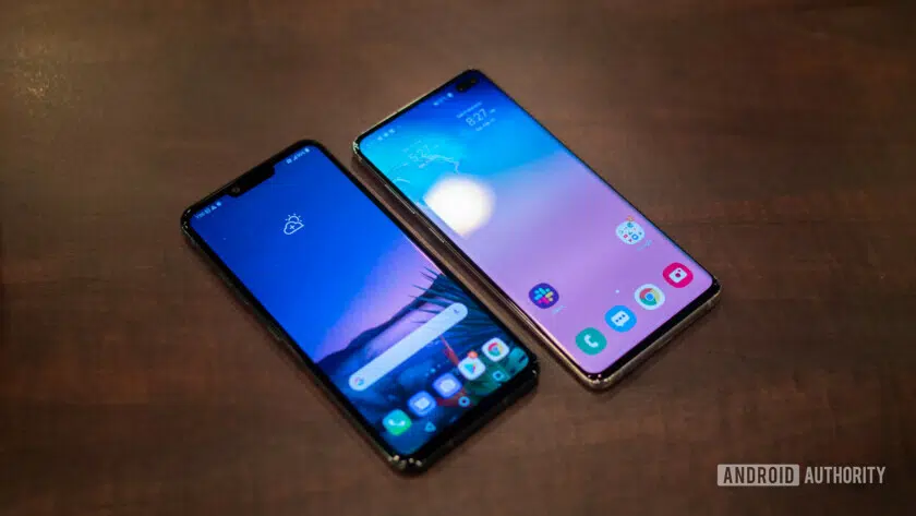 LG G8 ThinQ vs Samsung Galaxy S10 display