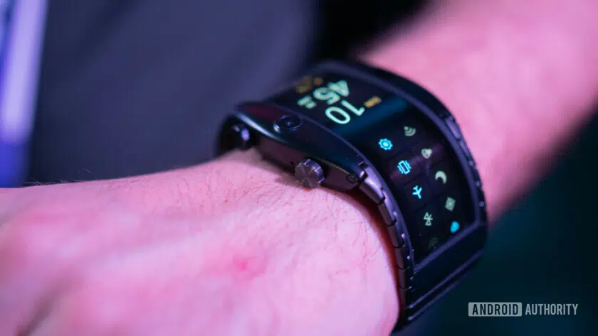 Nubia Alpha Hands On black model on wrist