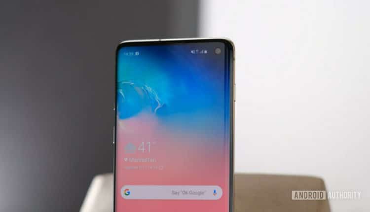 Samsung Galaxy S10 display