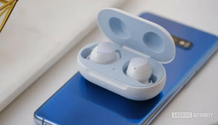 Samsung Galaxy S10 headphone: The S10 Plus and Galaxy Buds.