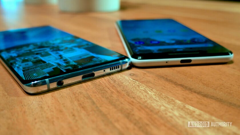 Samsung Galaxy S10 Plus vs Google Pixel 3 XL headphone jack
