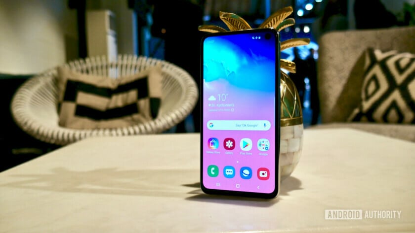 Samsung Galaxy S10e front