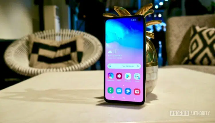 Samsung Galaxy S10e front