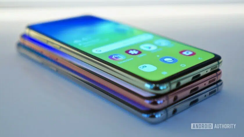 Photo of the Samsung Galaxy S10e, Samsung Galaxy 10, and Samsung Galaxu 10 Plus stacked on top of each other.