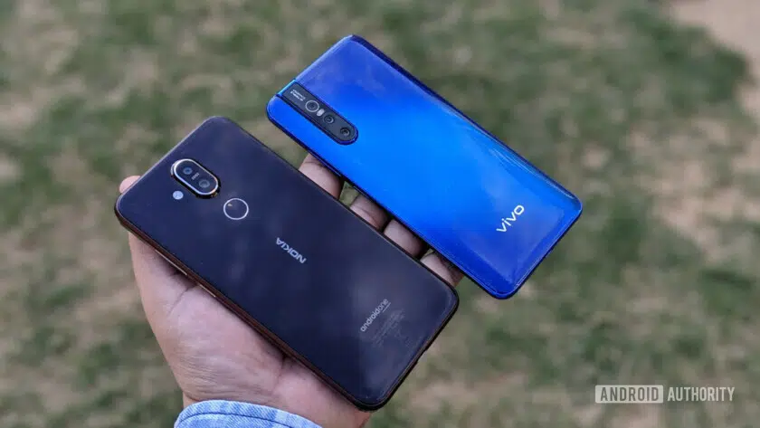 Vivo V15 Pro vs Nokia 8.1 rear