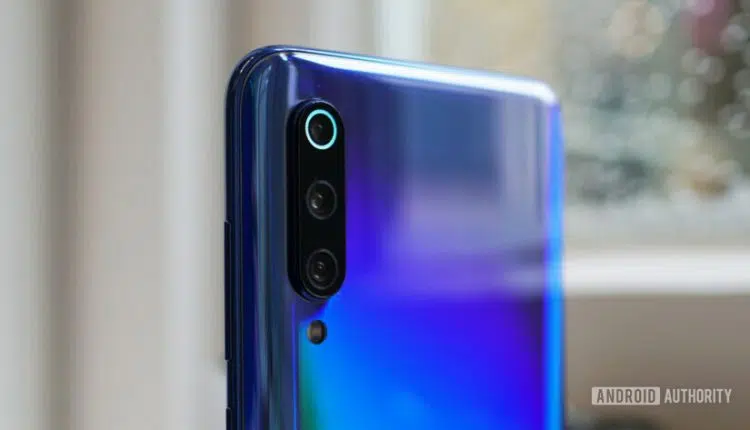 Xiaomi Mi 9 triple camera detail 2