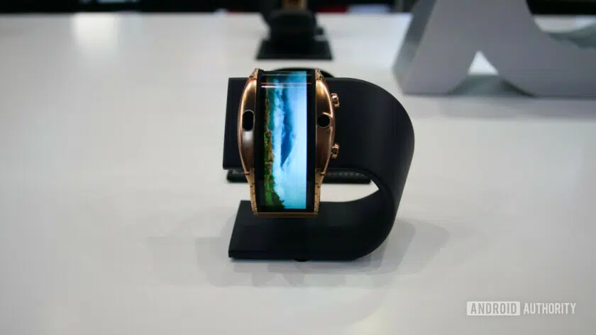 nubia alpha flexible display smartwatch at mwc 2019